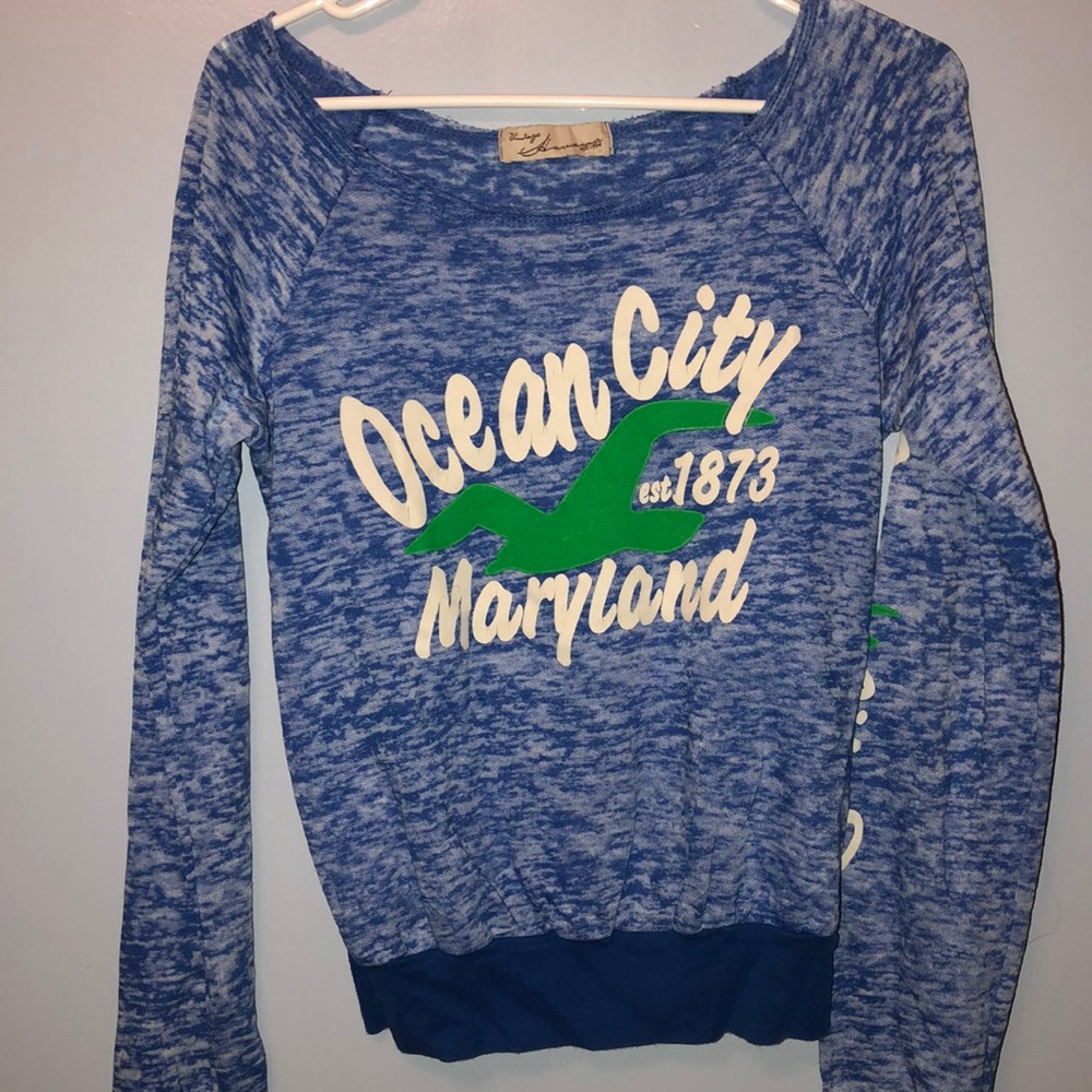 Long-sleeves graphic tee!